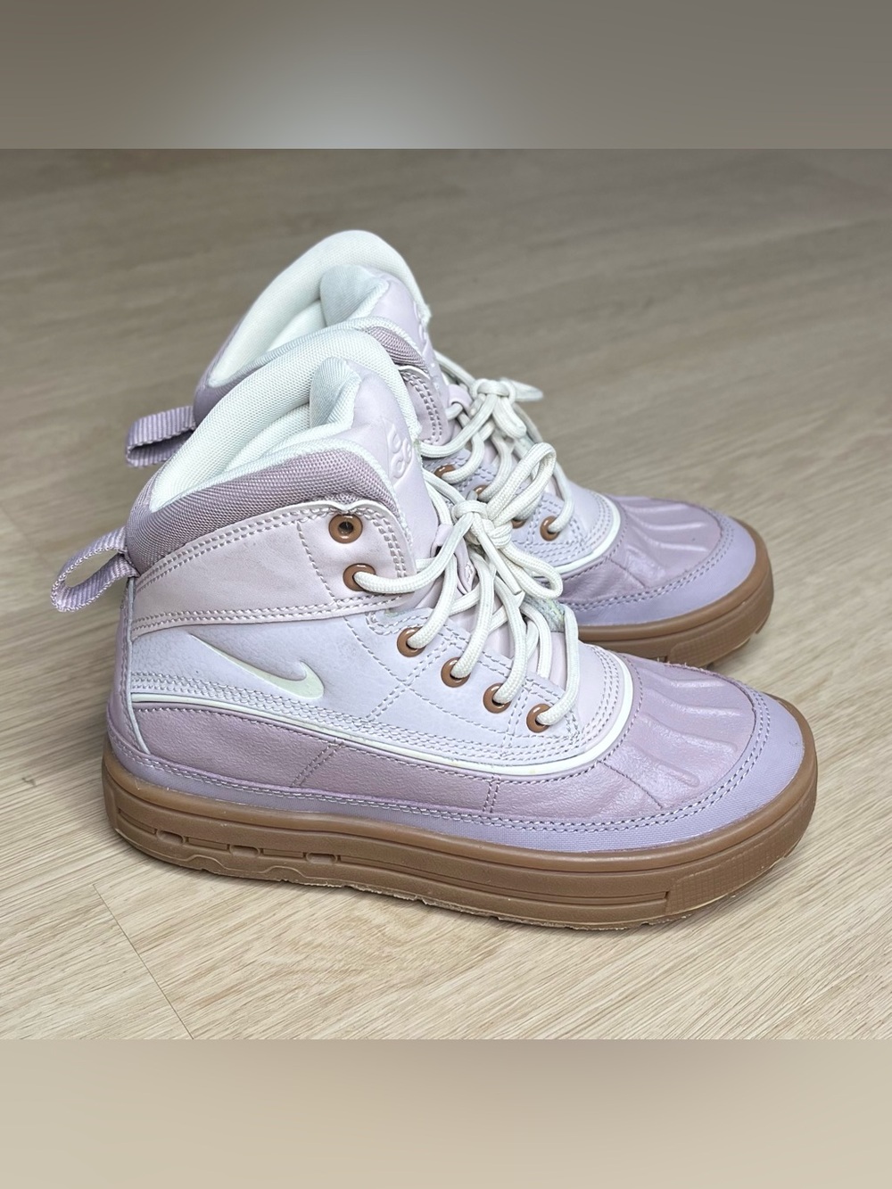 Nike Kids Lilac & White Lace-Up High-Top Boots with Gum Sole